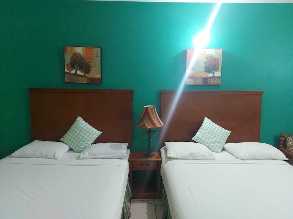 Quadruple Room, 2 Queen Beds, Kitchenette