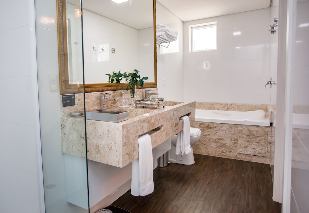Superior Suite, Jetted Tub - Photo 4
