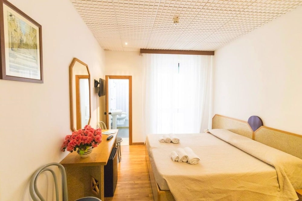 Economy Double or Twin Room, Courtyard Area photo 2