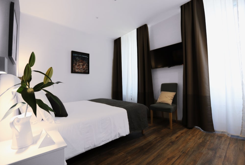 Executive Double Room, 1 King Bed, Private Bathroom, City View