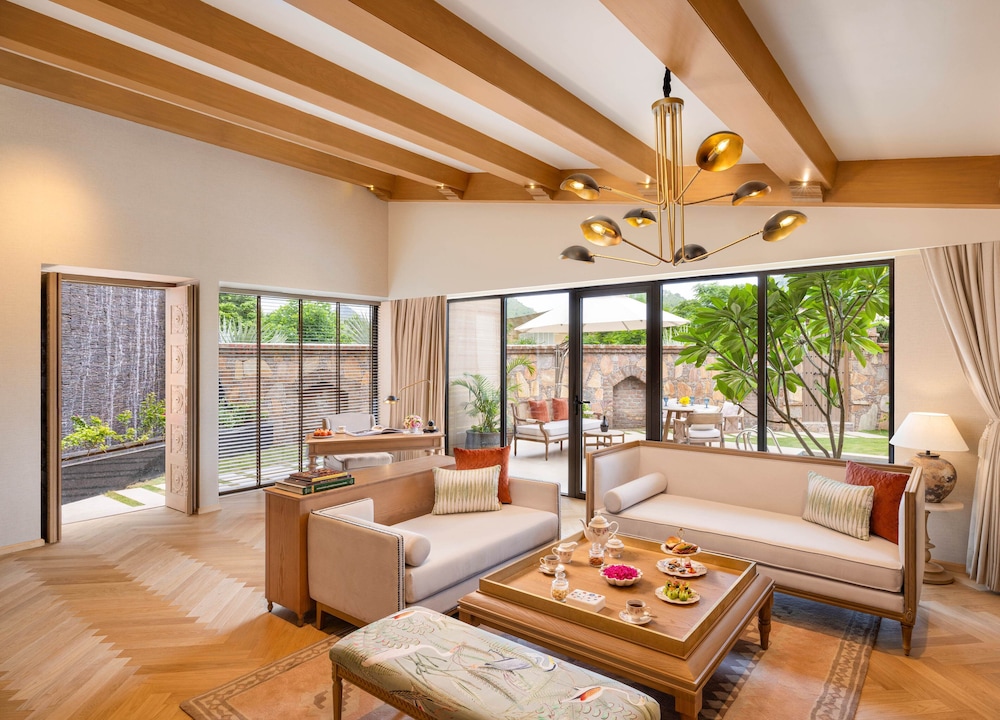 Luxury Villa (Pool & Garden) - Photo 6