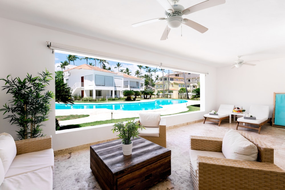 Premium Condo, 2 Bedrooms, Pool View, Poolside