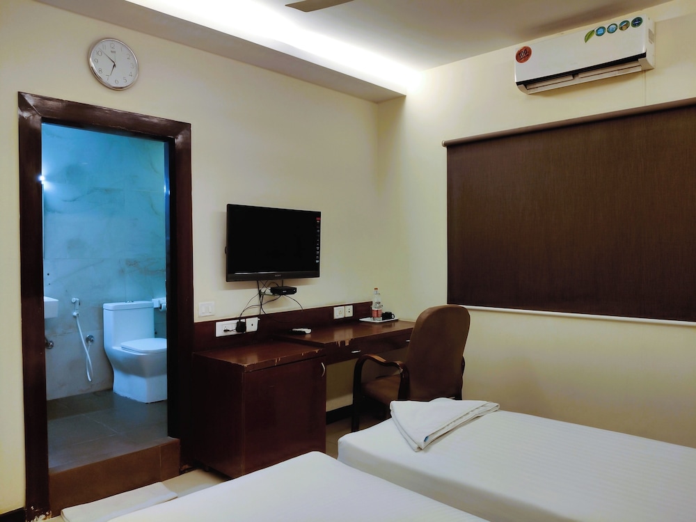 Deluxe Room - Photo 13