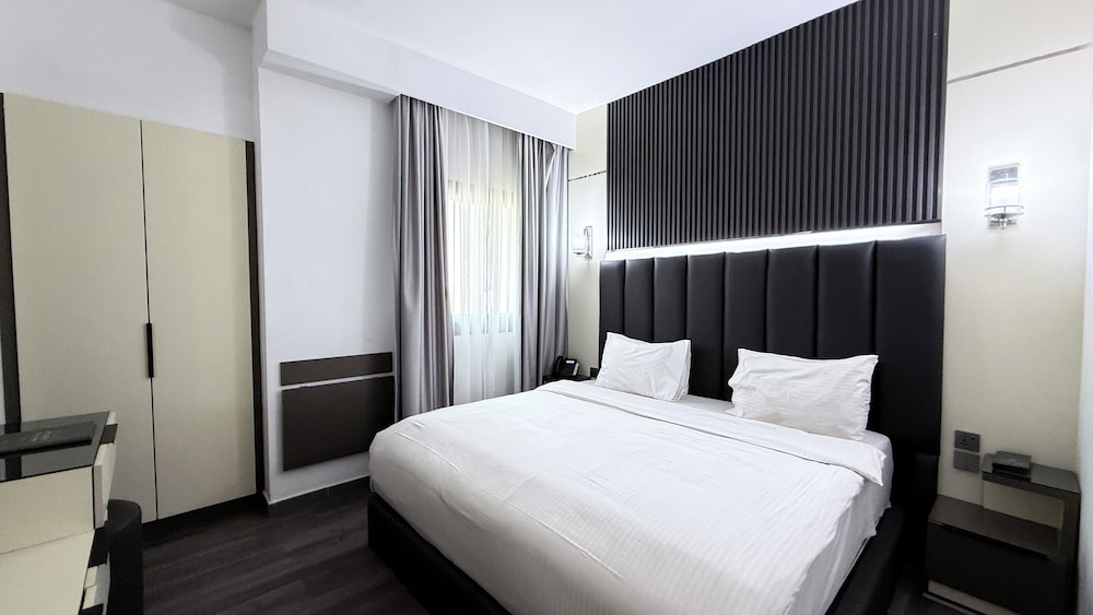 Deluxe Room, 1 King Bed, Jetted Tub photo 1