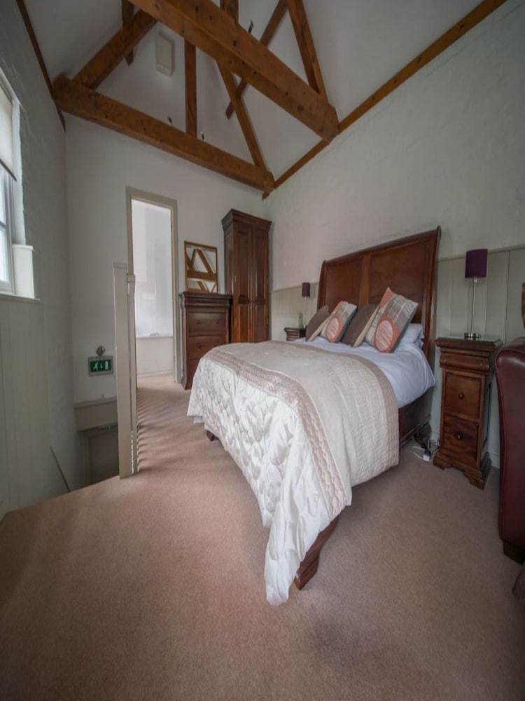 Double Room (Room 1, Large with separate bathroom) photo 2
