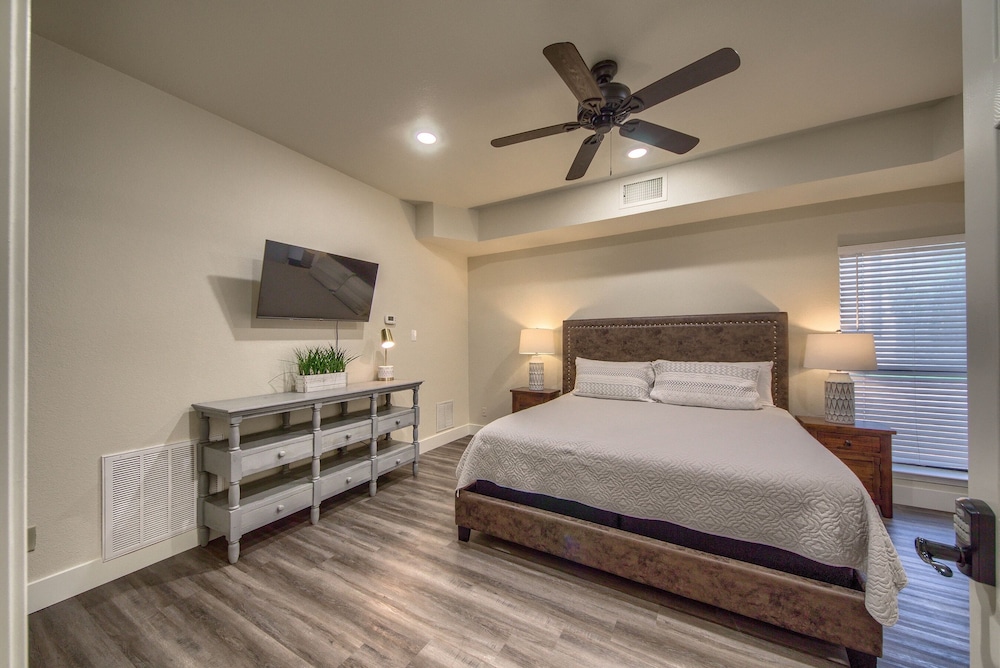 Condo, 4 Bedrooms
