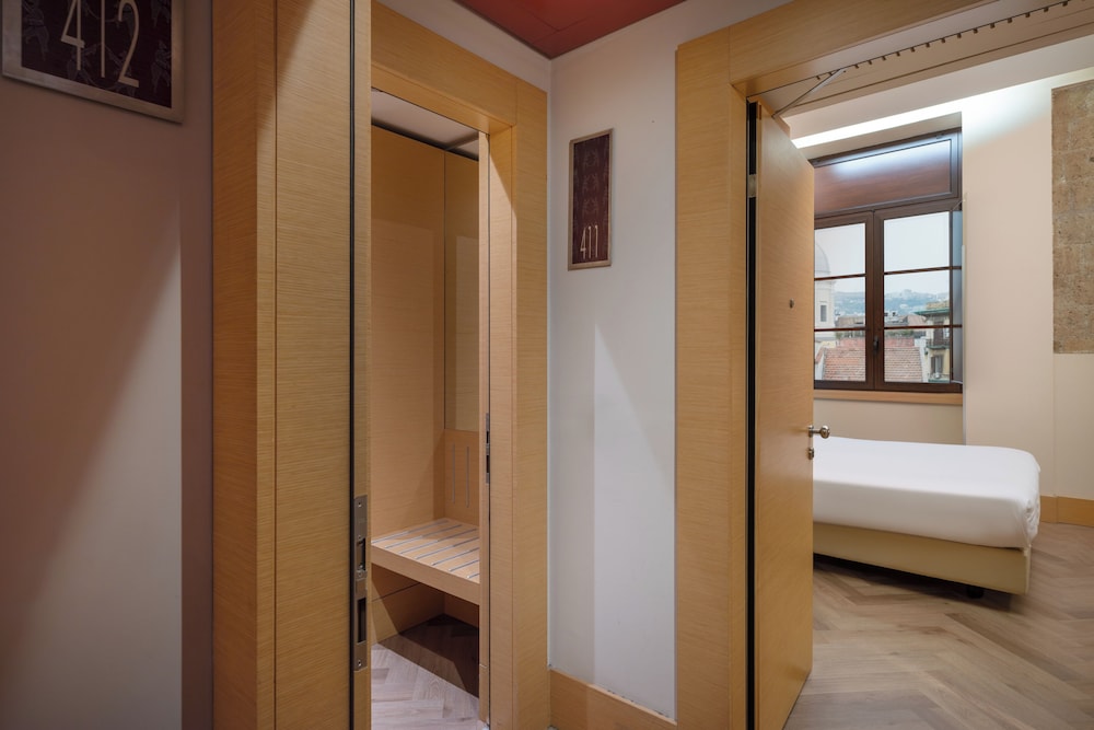 Suite (Double) - Photo 8