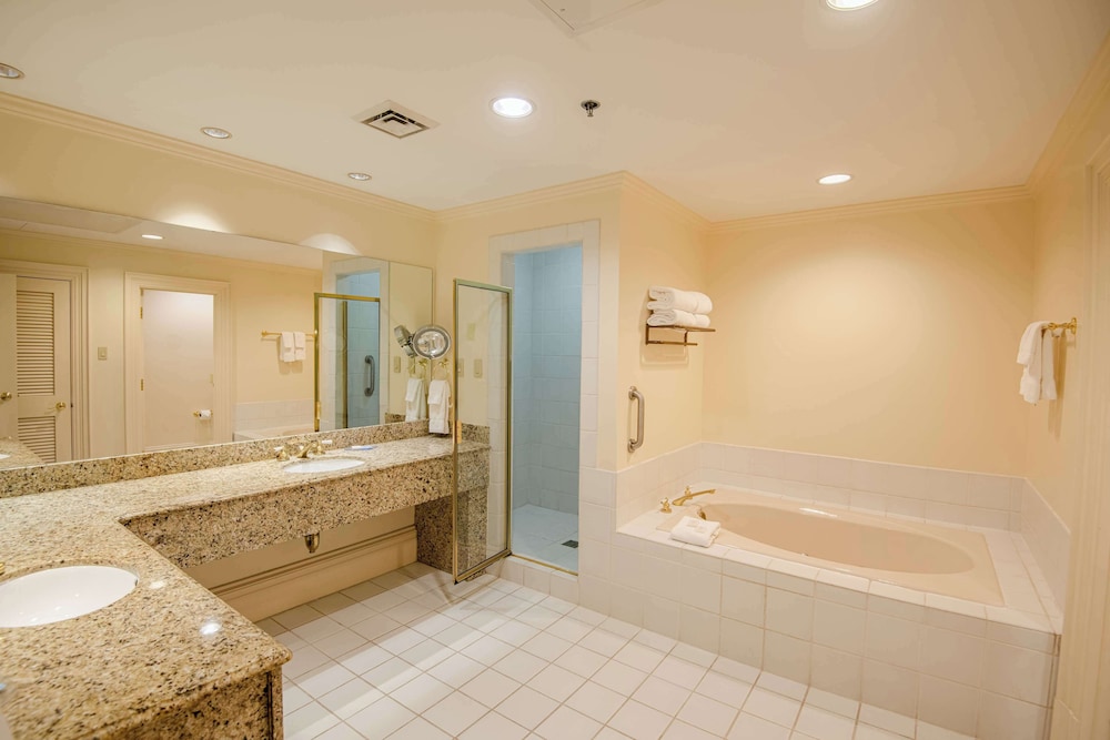 Room, 2 Queen Beds, Jetted Tub photo 3