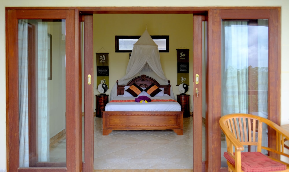 Family Room, 2 Bedrooms