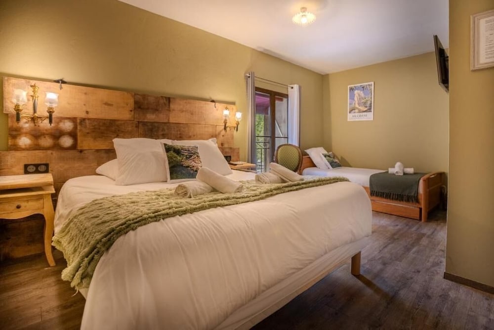 Triple Room, River View
