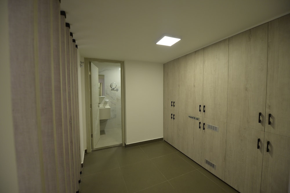 Business Room, 1 Bedroom - Photo 4