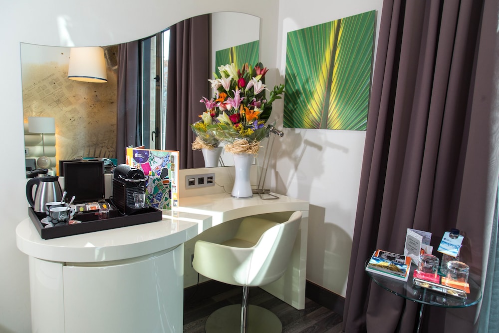 Premium Room, 1 Queen Bed, Jetted Tub, City View photo 3