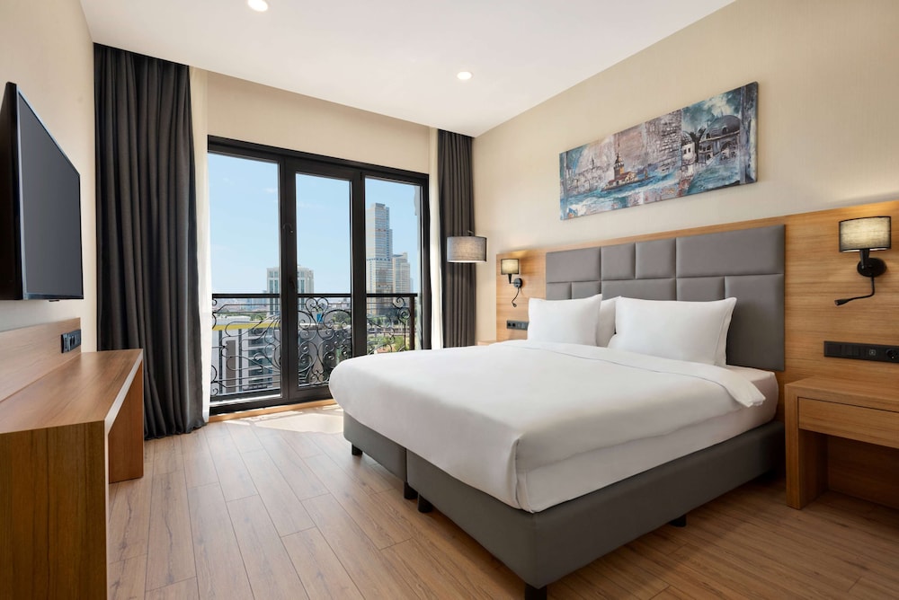 Suite, 1 King Bed photo 2