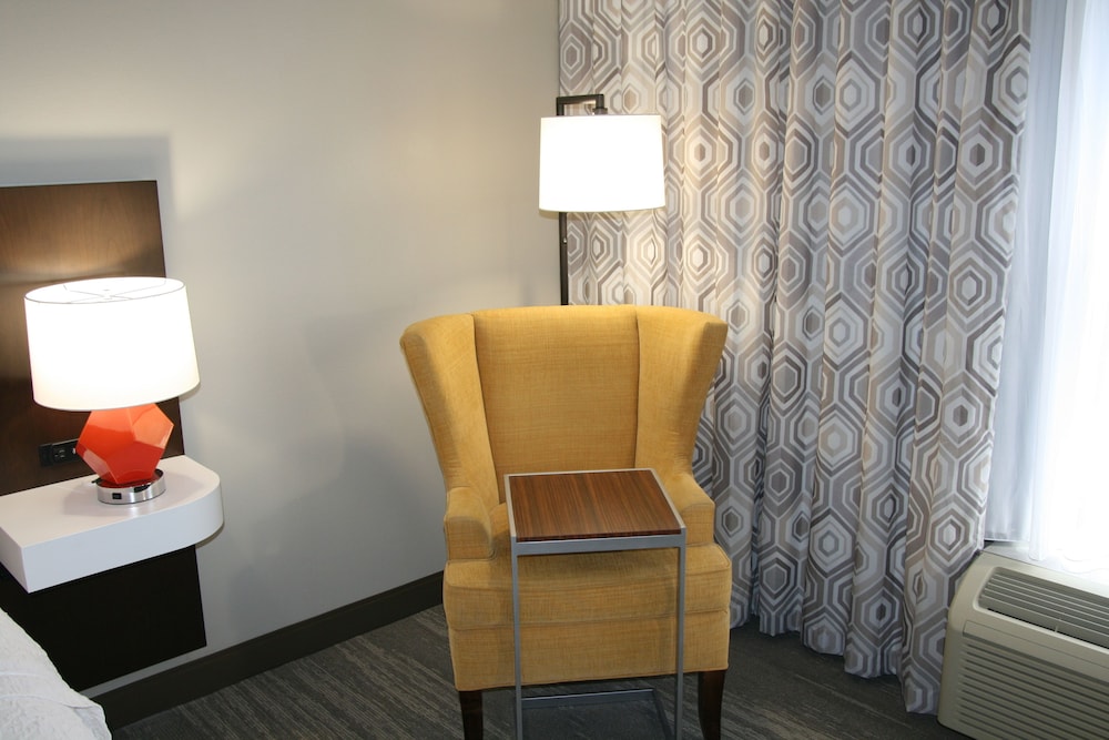 Suite, 1 King Bed, Accessible, Non Smoking - Photo 3