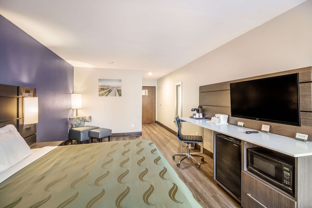 Standard Room, 1 King Bed, Non Smoking - Photo 1
