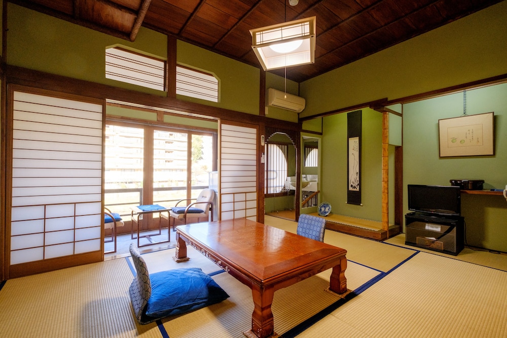 Traditional Room (Japanese-Style, Quadruple Occupancy) photo 3