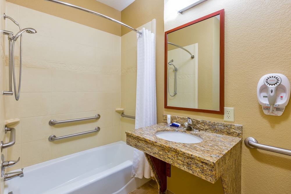 Studio Suite, 1 Queen Bed, Accessible (Communication) photo 3