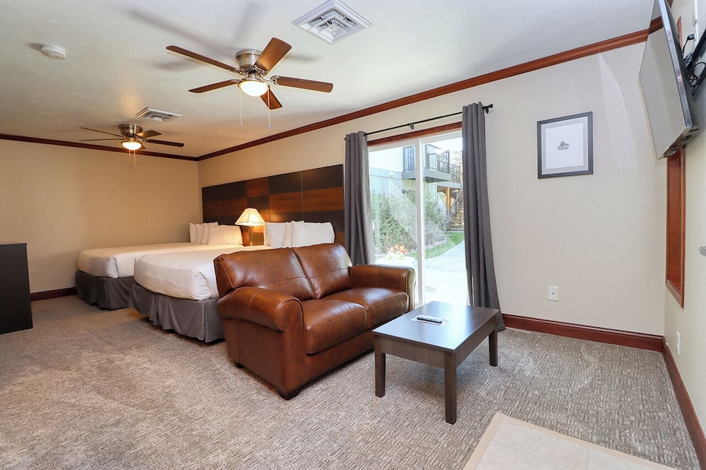 Presidential Double Queen Room with Washer and Dryer