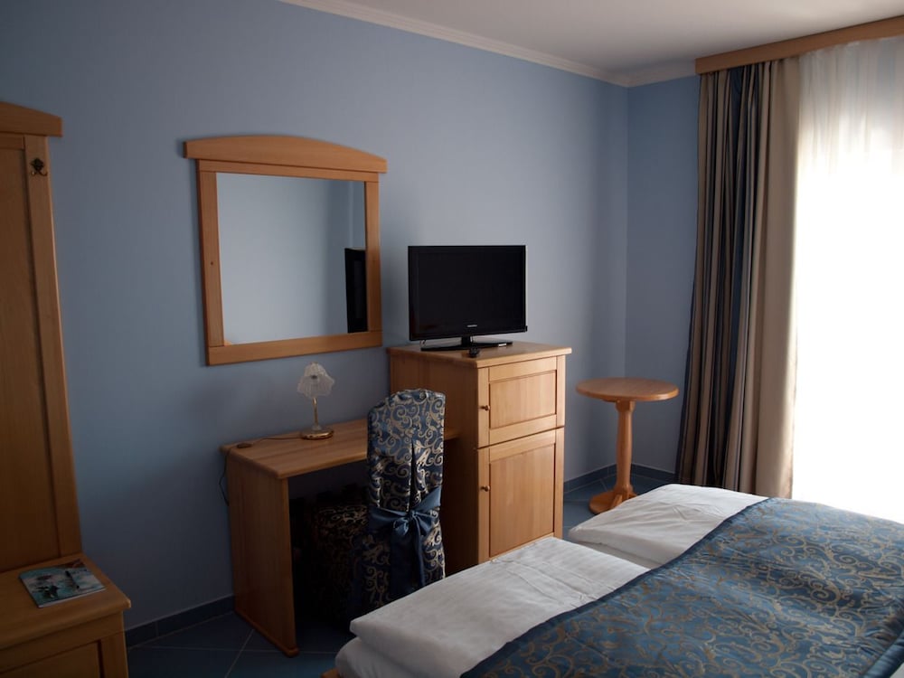 Standard Double Room, Park View - Photo 7