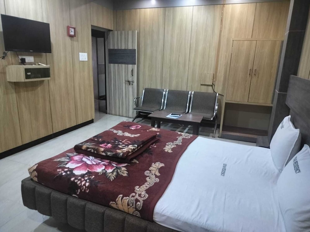 SUIT ROOM A/C