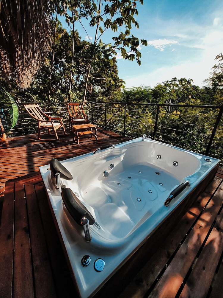 Deluxe Cabin, 1 King Bed, Private Bathroom, River View photo 2