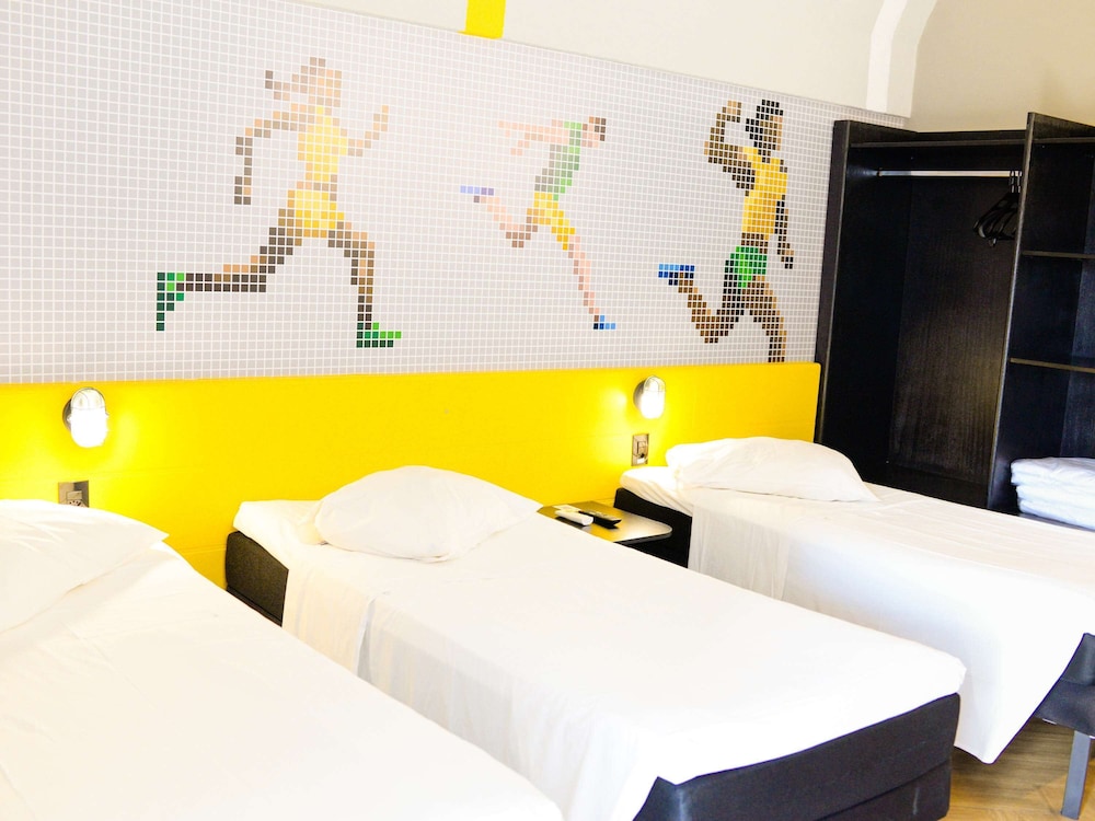 Executive Apartment, 3 Twin Beds - Photo 8