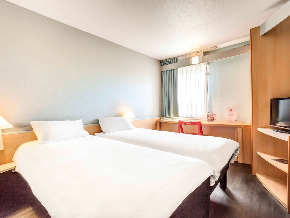 Standard Room, 1 Double Bed, Accessible - Photo 2