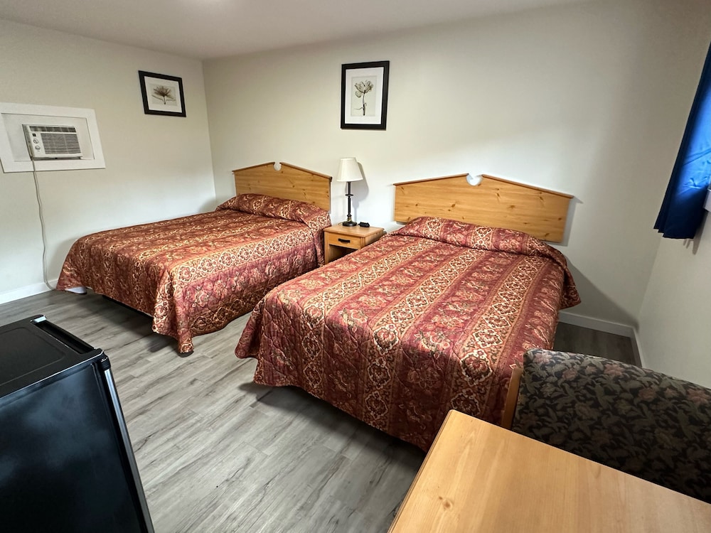 Standard Room, 2 Queen Beds, Non Smoking photo 2
