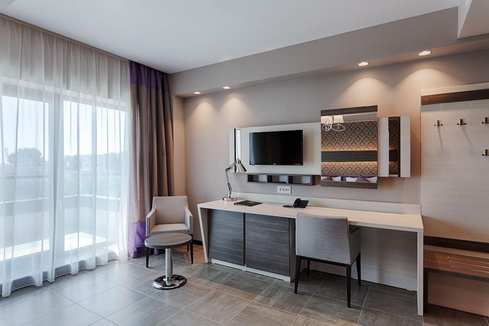 Superior Double or Twin Room, Balcony, City View photo 1