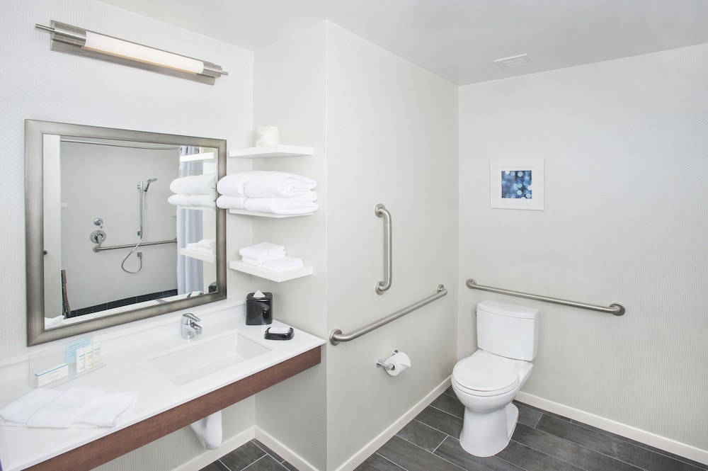 Room, 1 King Bed with Sofa bed, Accessible, Non Smoking (Mobility, Roll-in Shower) photo 2