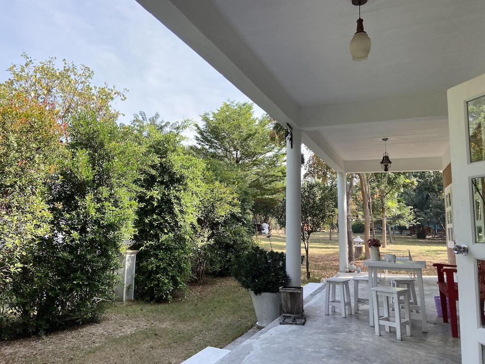 House, 2 Bedrooms, Patio, Garden View photo 2