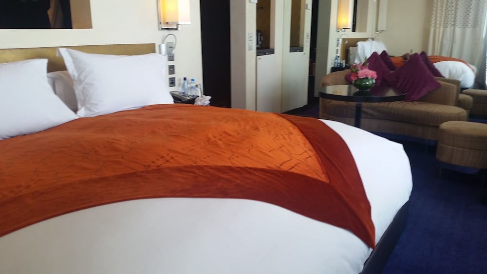 Luxury Room, 1 King Bed (Medina, Mosque and Ocean view) - Photo 11