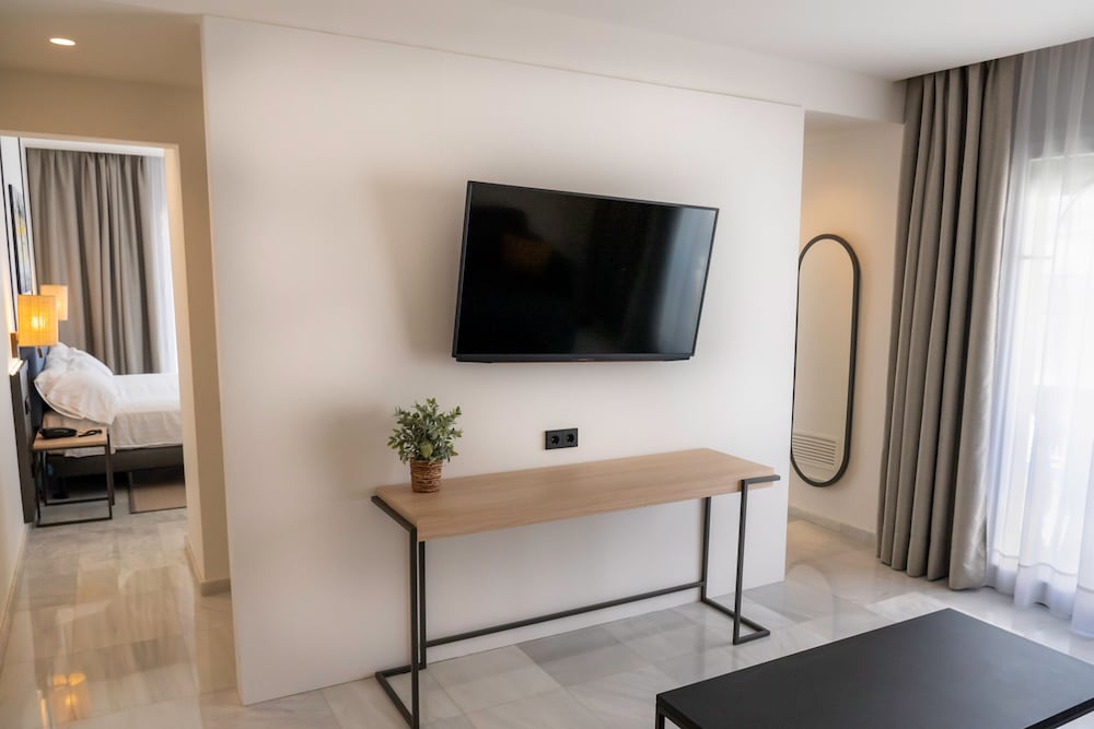 Suite, Sea View - Photo 3