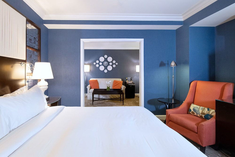 Diplomat Suite - Photo 2
