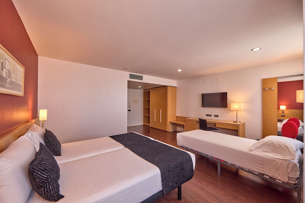 Family Room, 3 Twin Beds photo 2