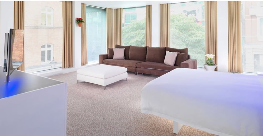 Corner King Suite photo 2