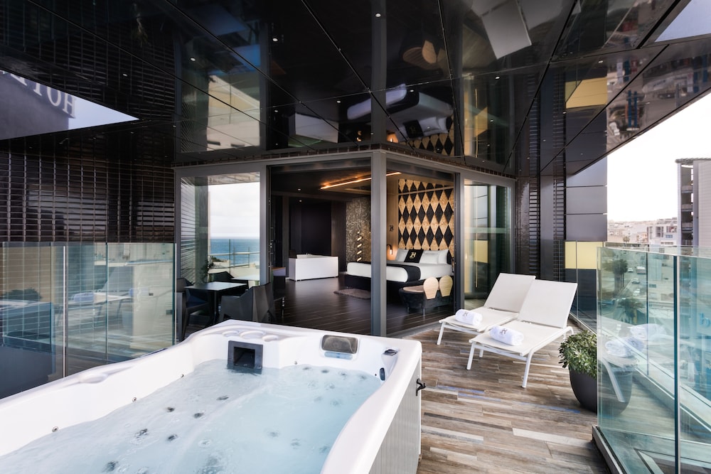 Signature Suite, Sea View, Corner