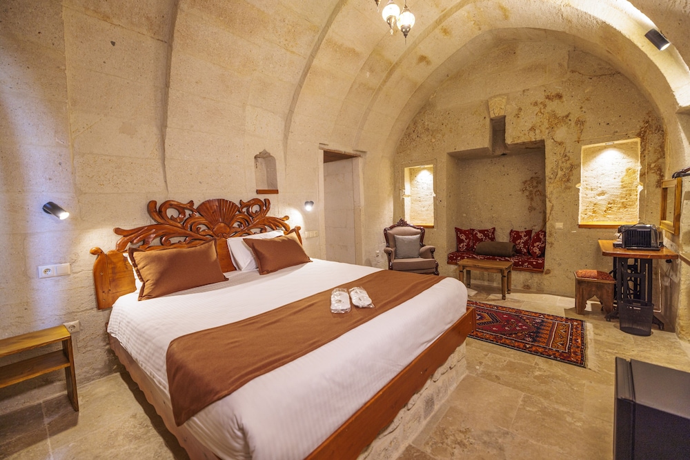 Queen Cave Room photo 3