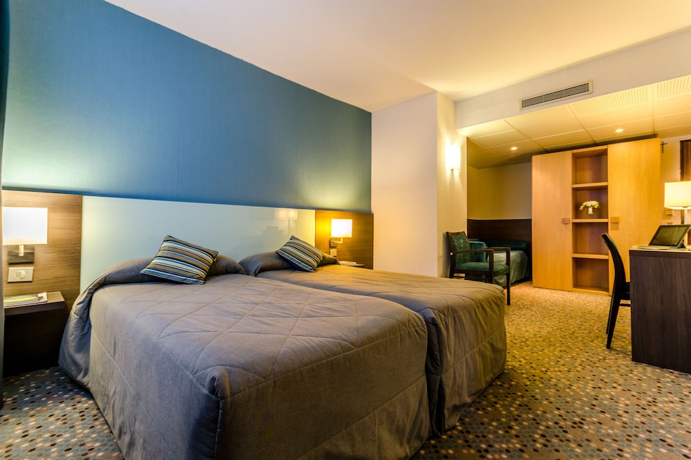 Twin Room - Photo 9