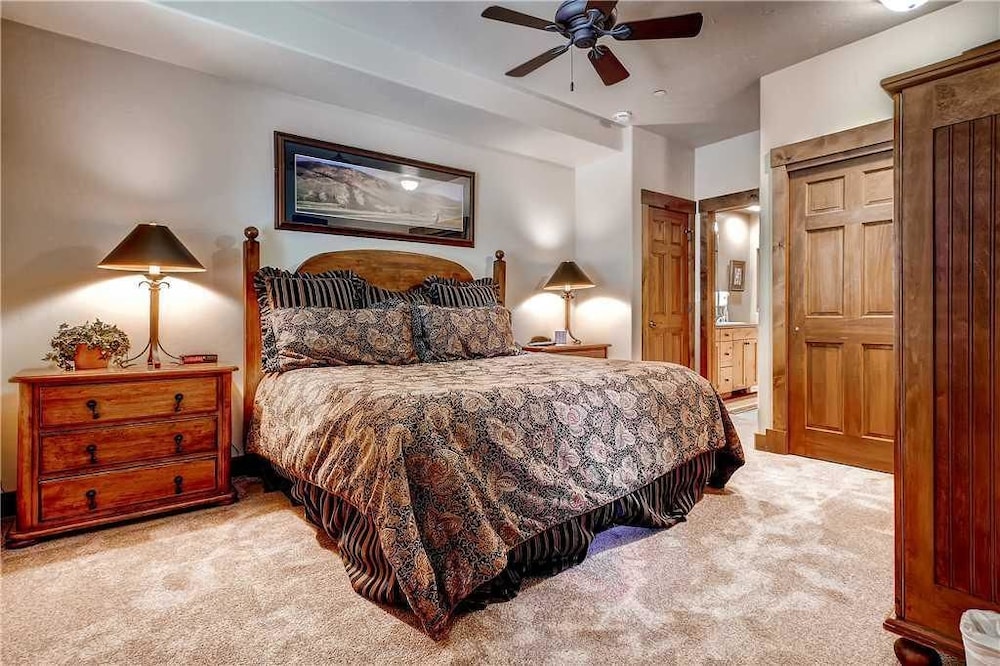 Condo, 1 King Bed with Sofa bed (2311 Timberline Lodge, Trappeur's Cro) photo 1