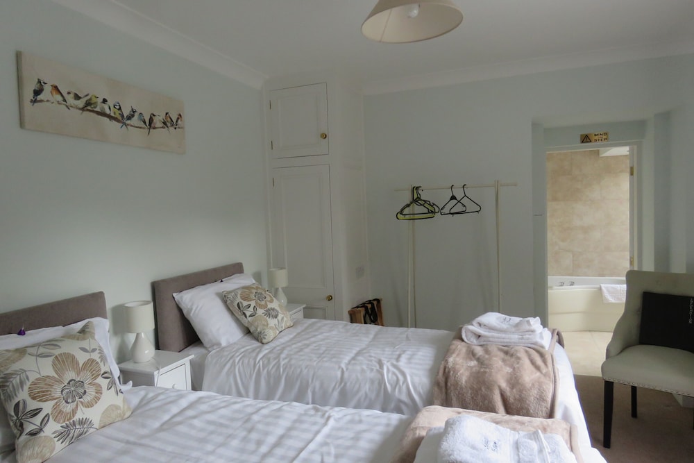 Standard Twin Room, Ensuite - Photo 1