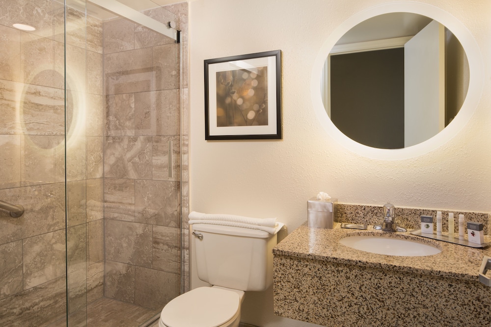 Room, 2 Queen Beds, Accessible (Hearing) - Photo 2