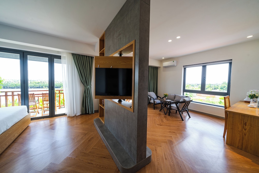 Family Quadruple Room, River View
