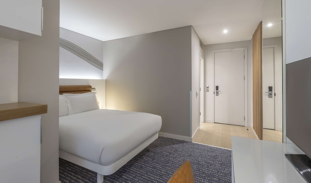 Single Guest Room