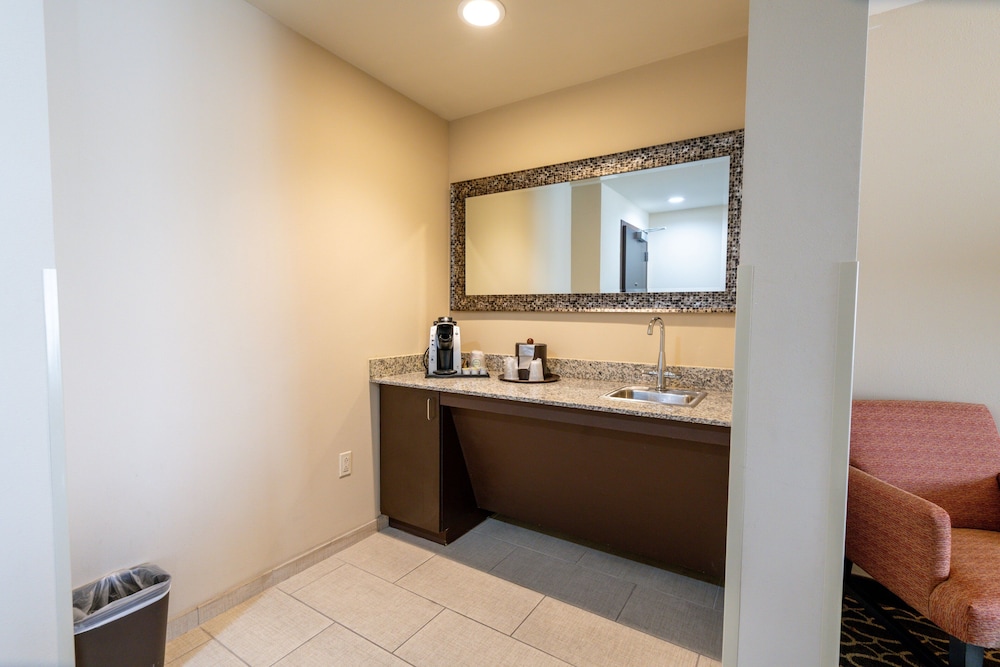 Suite, 1 Bedroom photo 1