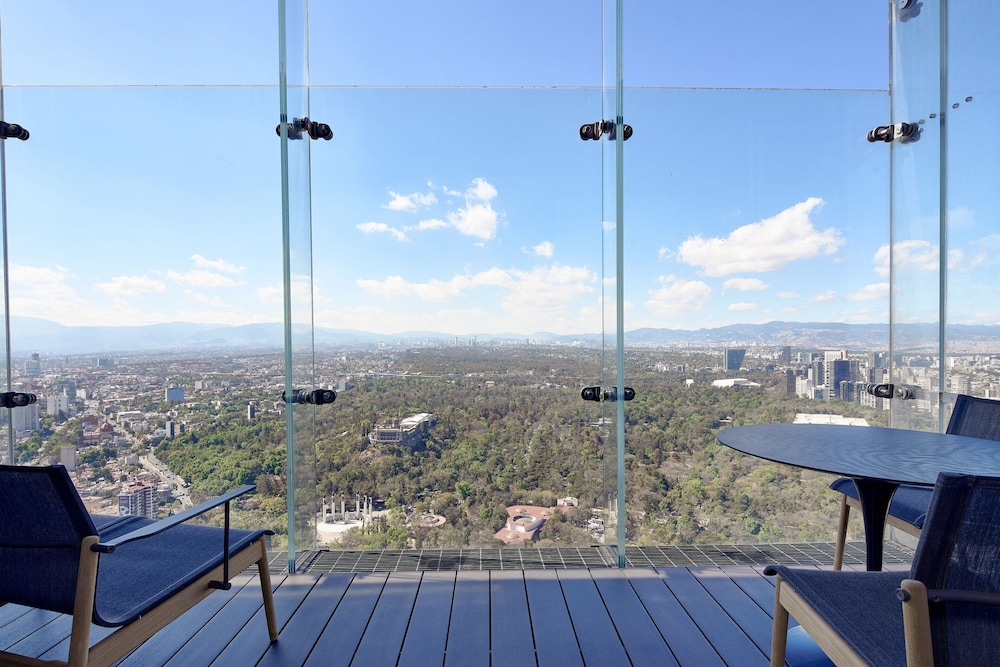 Luxury Suite, 1 King Bed, Park View thumbnail 5