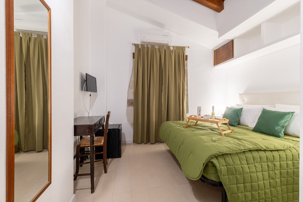 Premier Double Room, Ensuite, Courtyard View photo 1
