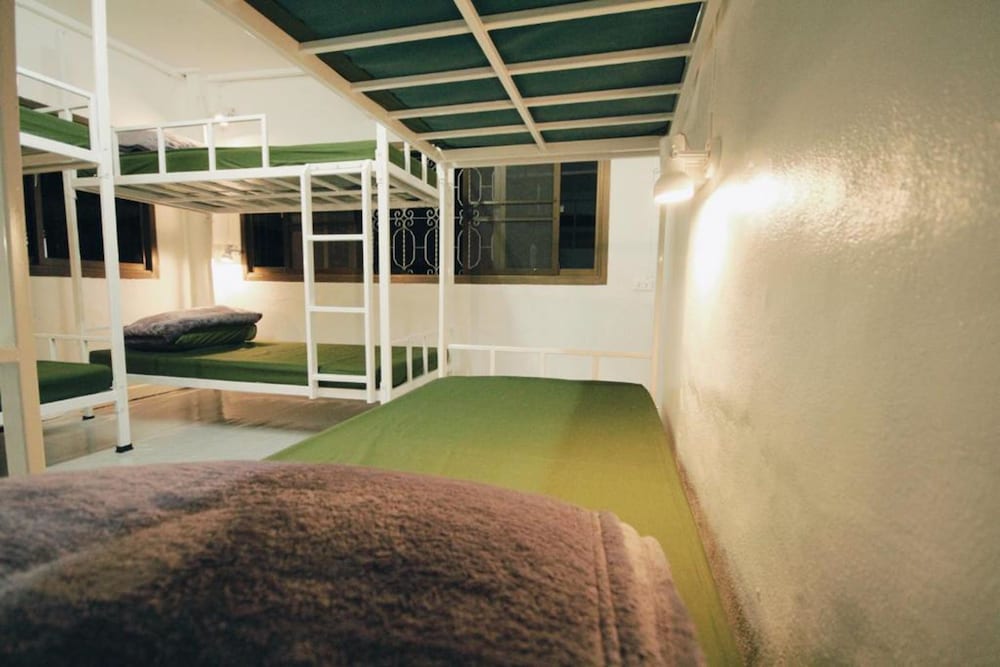 6-Bed Mixed Dormitory Room photo 1
