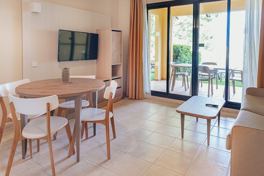 Apartment, 1 Bedroom with Garden, Balcony - Photo 7