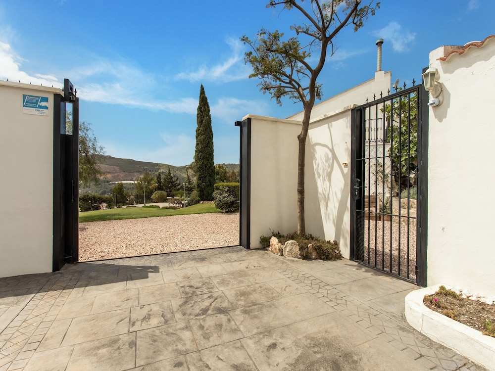 Villa photo 3
